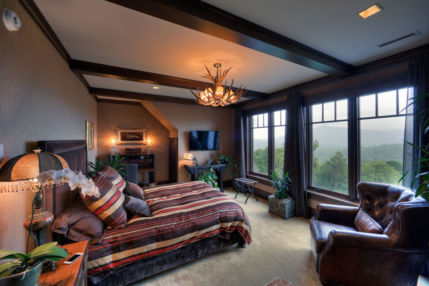 guest-bedroom-mountain-views