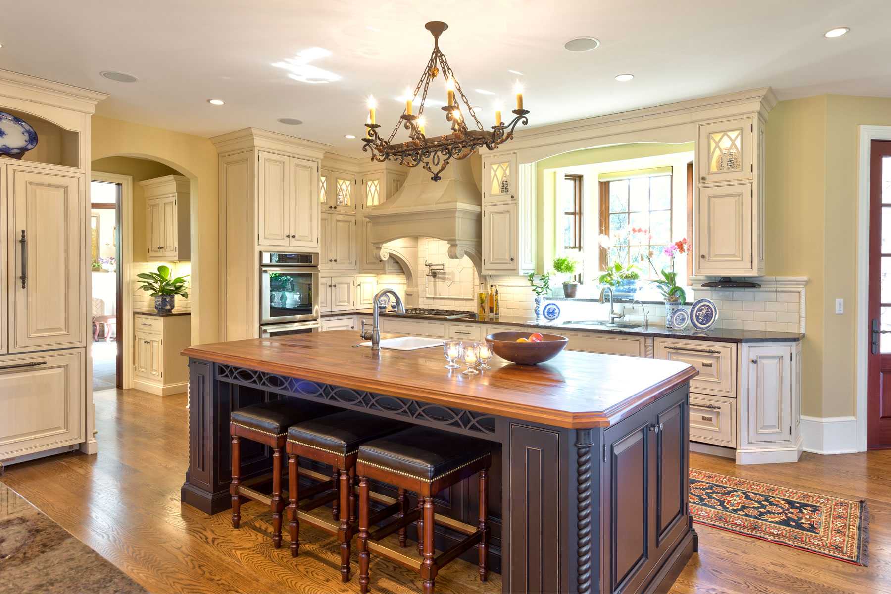 chefs-kitchen-european-traditional-estate-home