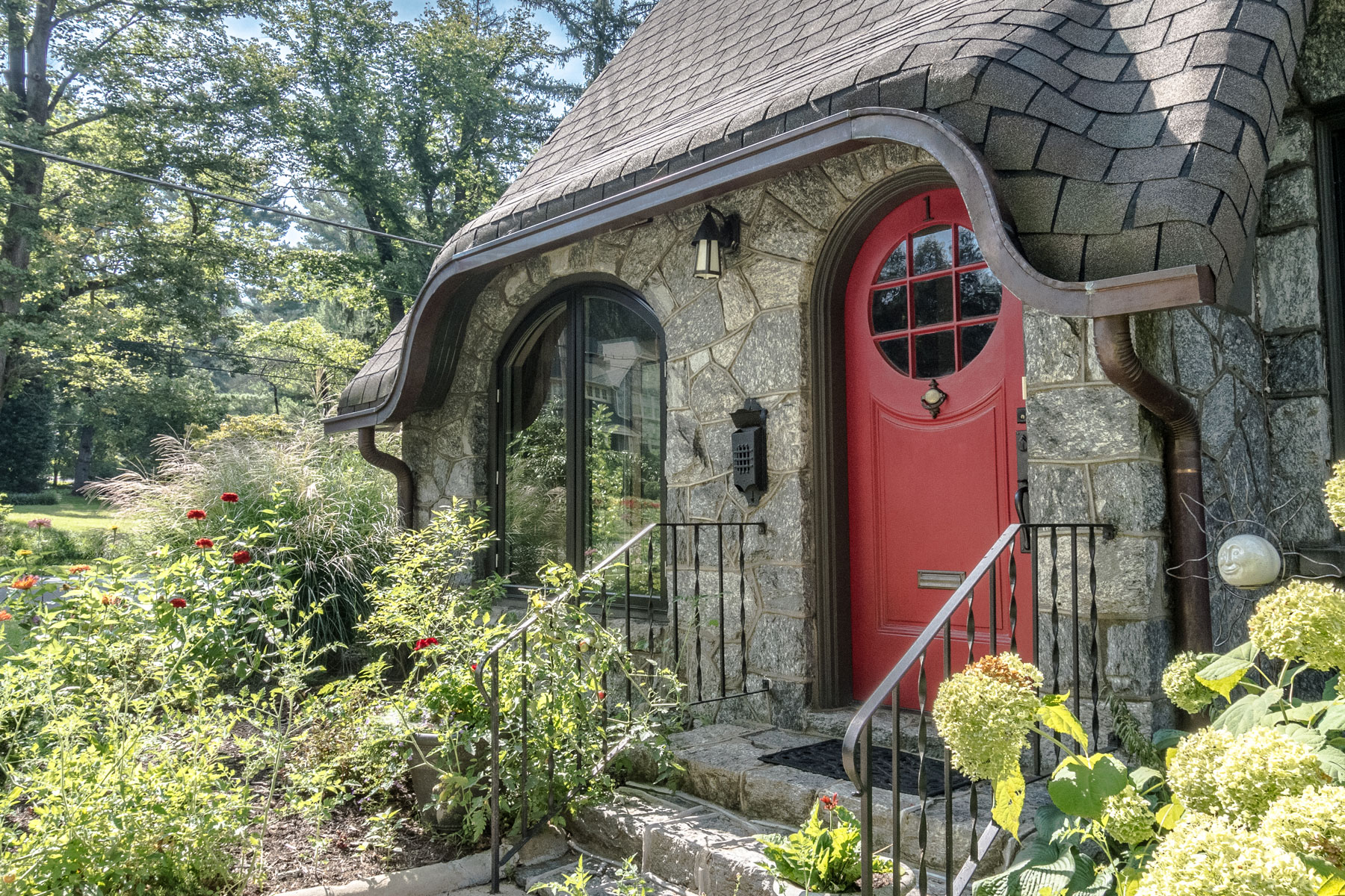 vintage-front-door-red-round-window