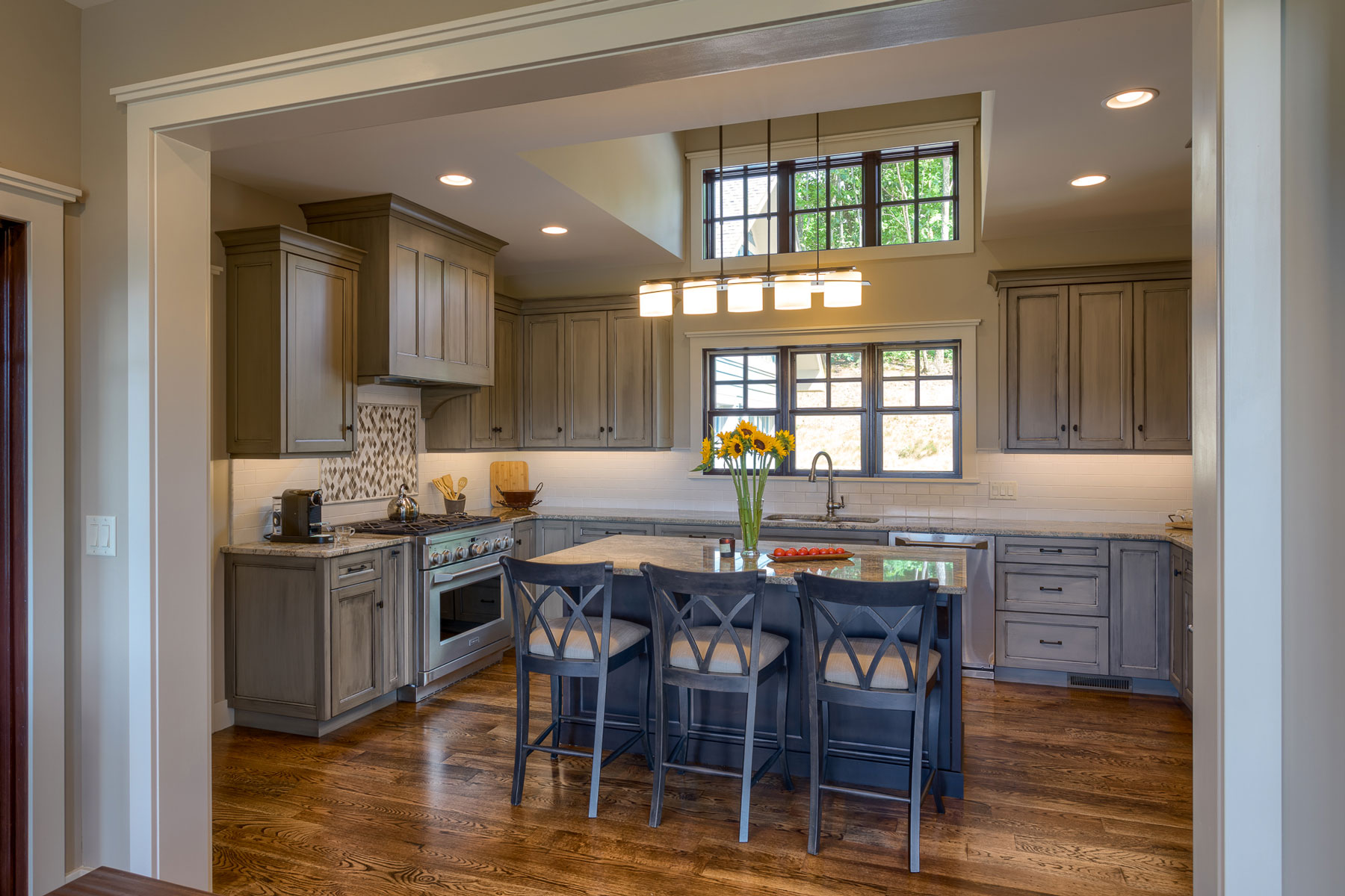 traditional-kitchen-mountain-home-custom-cabinets