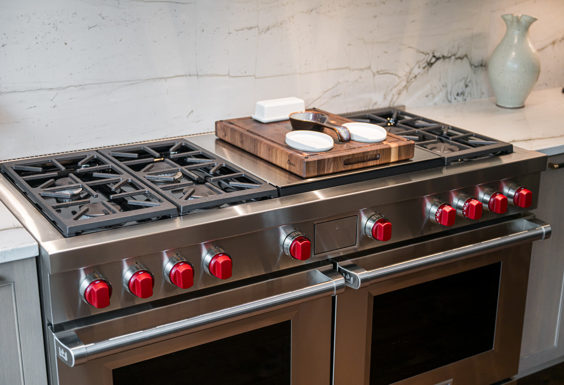 60-inch-wolf-red-knobs-dual-fuel-range