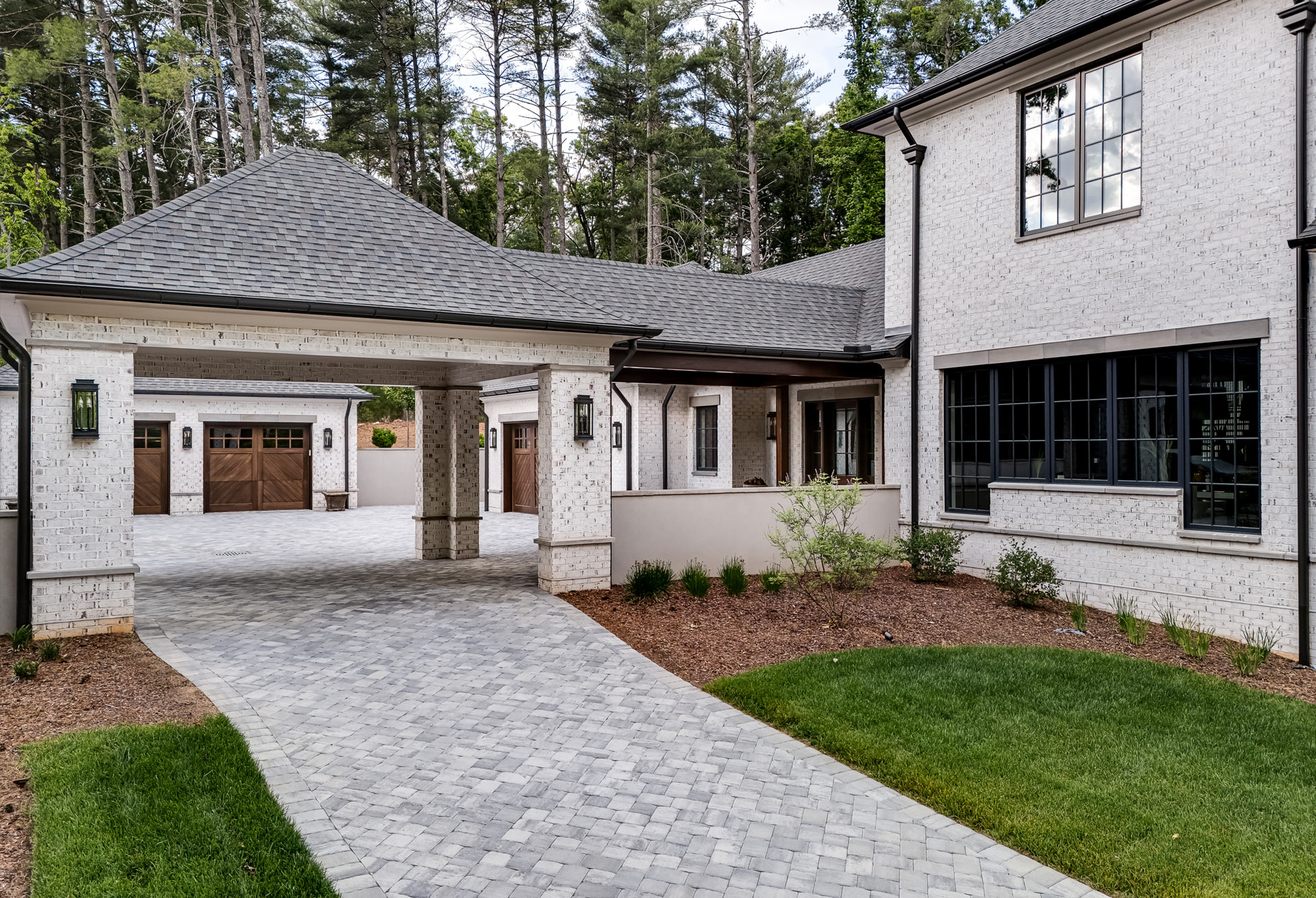 entry-4-car-garage-motor-court